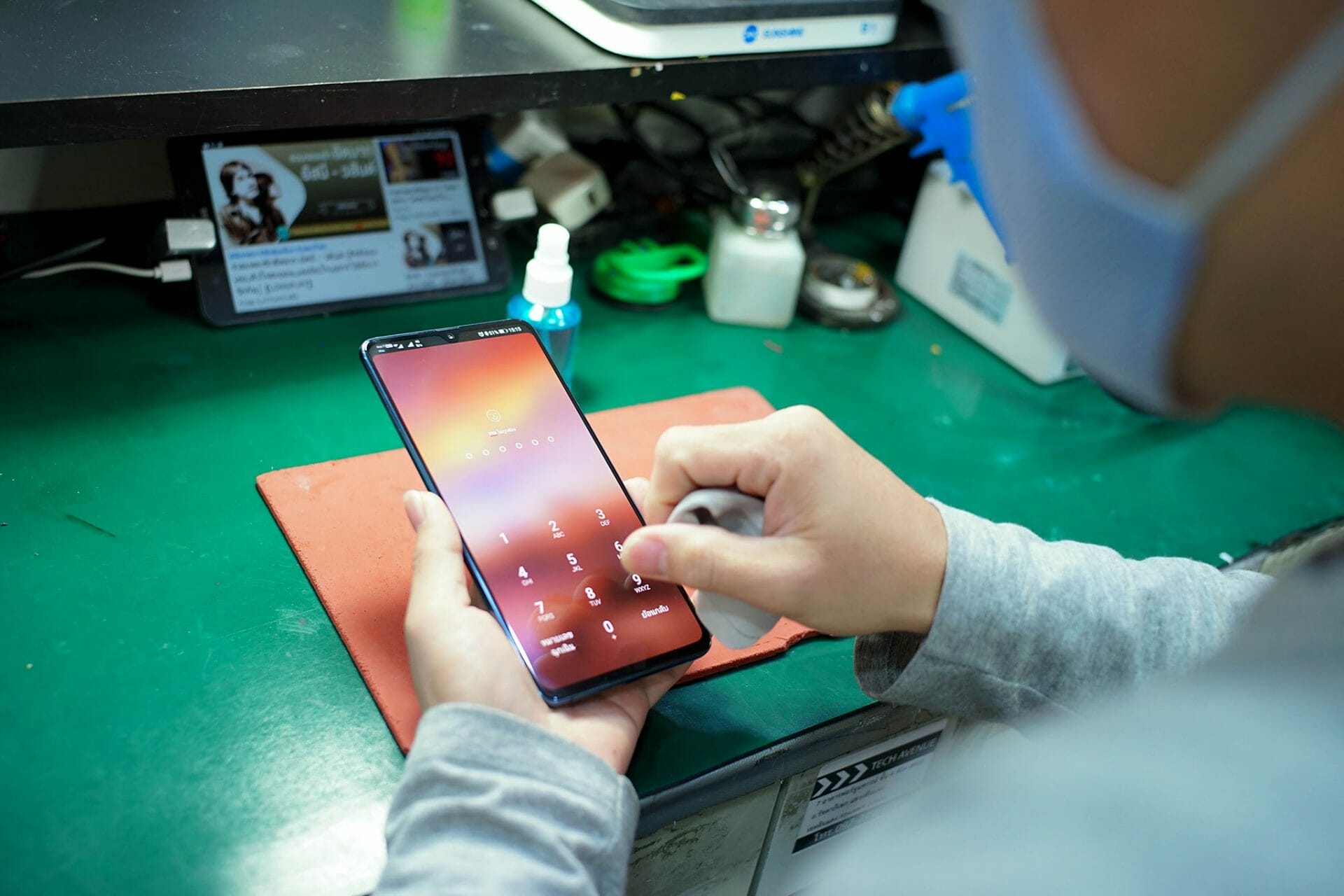 Read more about the article รีวิว ร้านซ่อมมือถือ โดยช่างมืออาชีพใน อ่างทอง