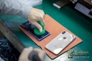 Read more about the article ร้านซ่อมโทรศัพท์ใน จตุจักร รับประกัน อะไหล่เเท้